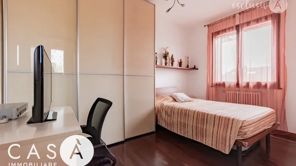 Chambres - Villa Portion with Garden in Forlì