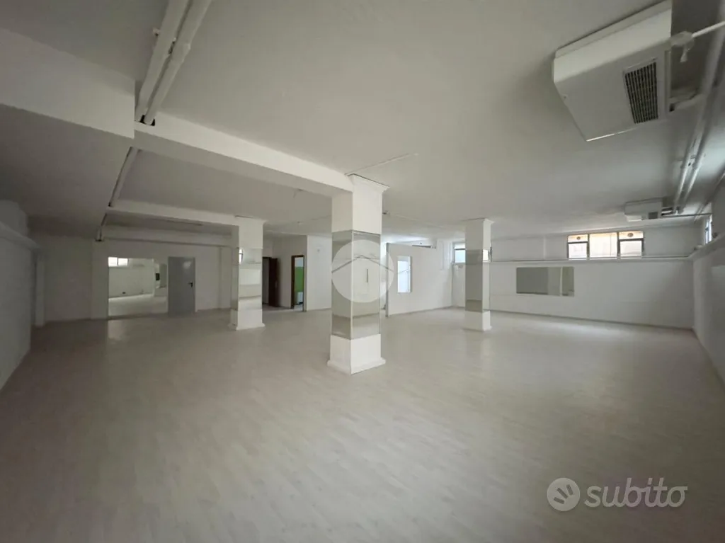Pièces - Office Space with Two Access Points in Brescia