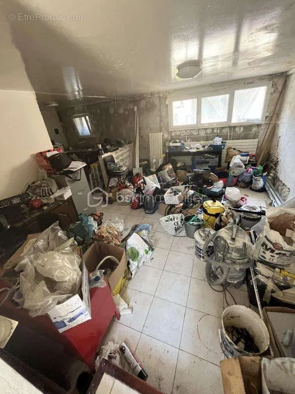 Buanderie - Maison de Caractère avec Dépendance à Nanterre