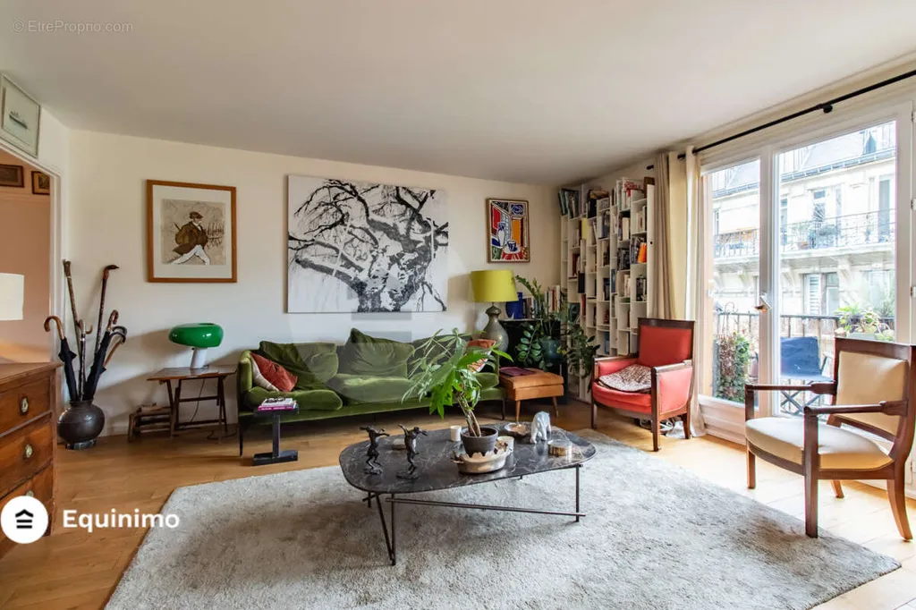 Séjour - Appartement Traversant avec Balcon à Paris