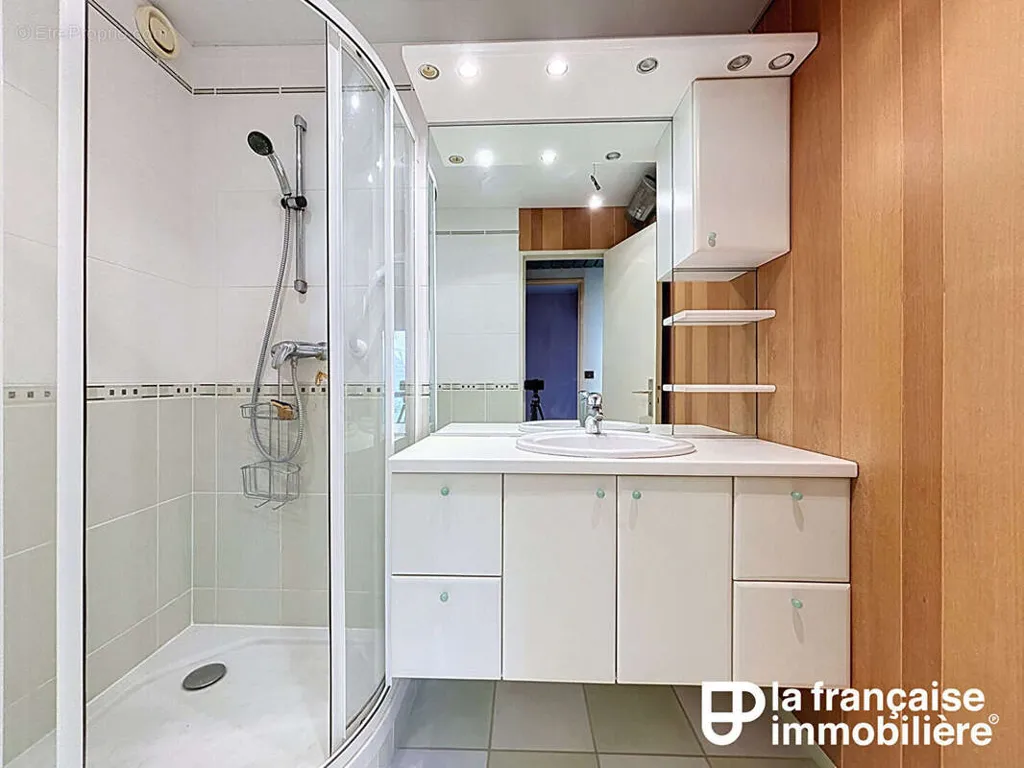 Salles de bain - Appartement T5 avec balcon à Rennes les Gayeulles