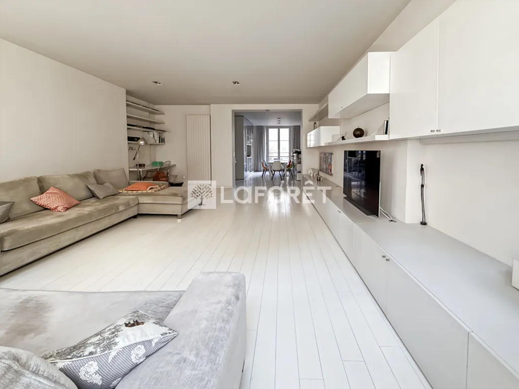 Elutuba - Refurbished Parisian Flat with Balcony