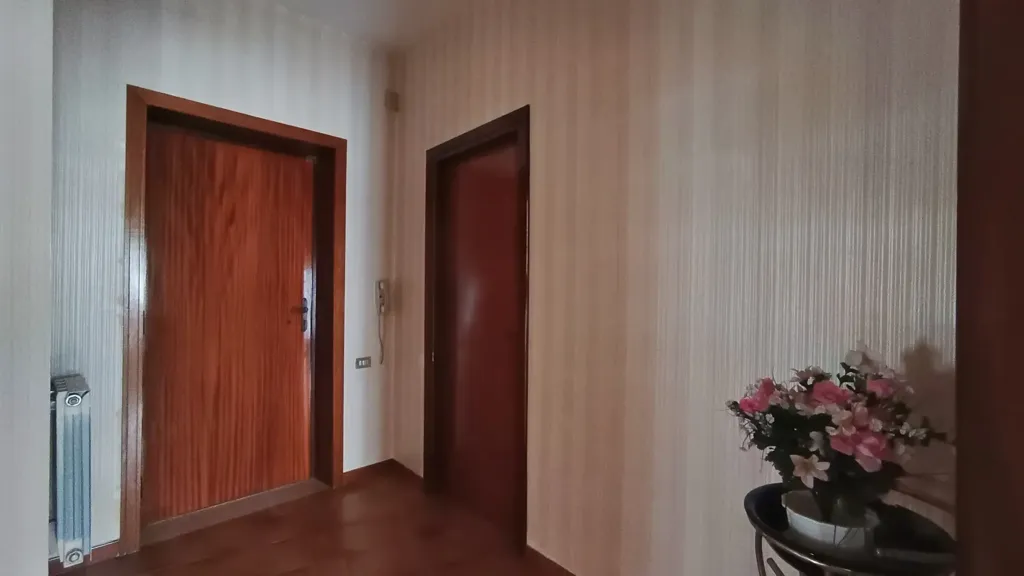 Entrée - Three-Bedroom Apartment with Balcony in Solofra