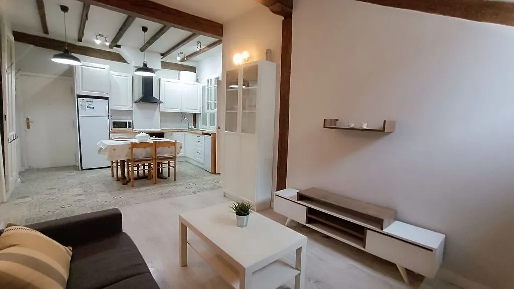 Elutuba - Apartment with Stone Facade in Pasaia Centre