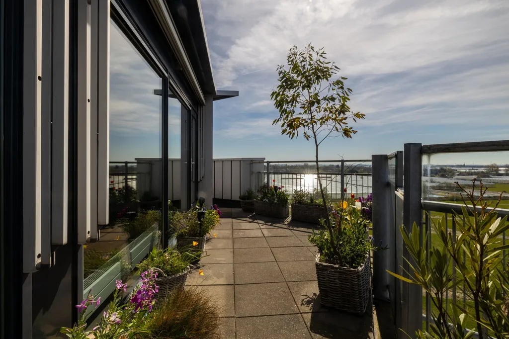 Terrass - Penthouse with Panoramic View in Wateringen