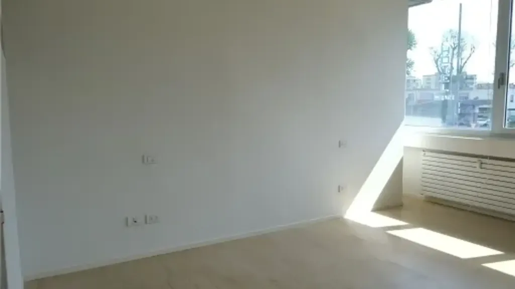 Pièces - 2-Bedroom Apartment with Balcony in Florence