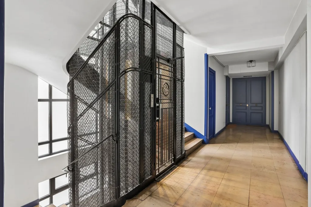 Entrée - Appartement Luxe avec 4 Chambres à Paris 10ème
