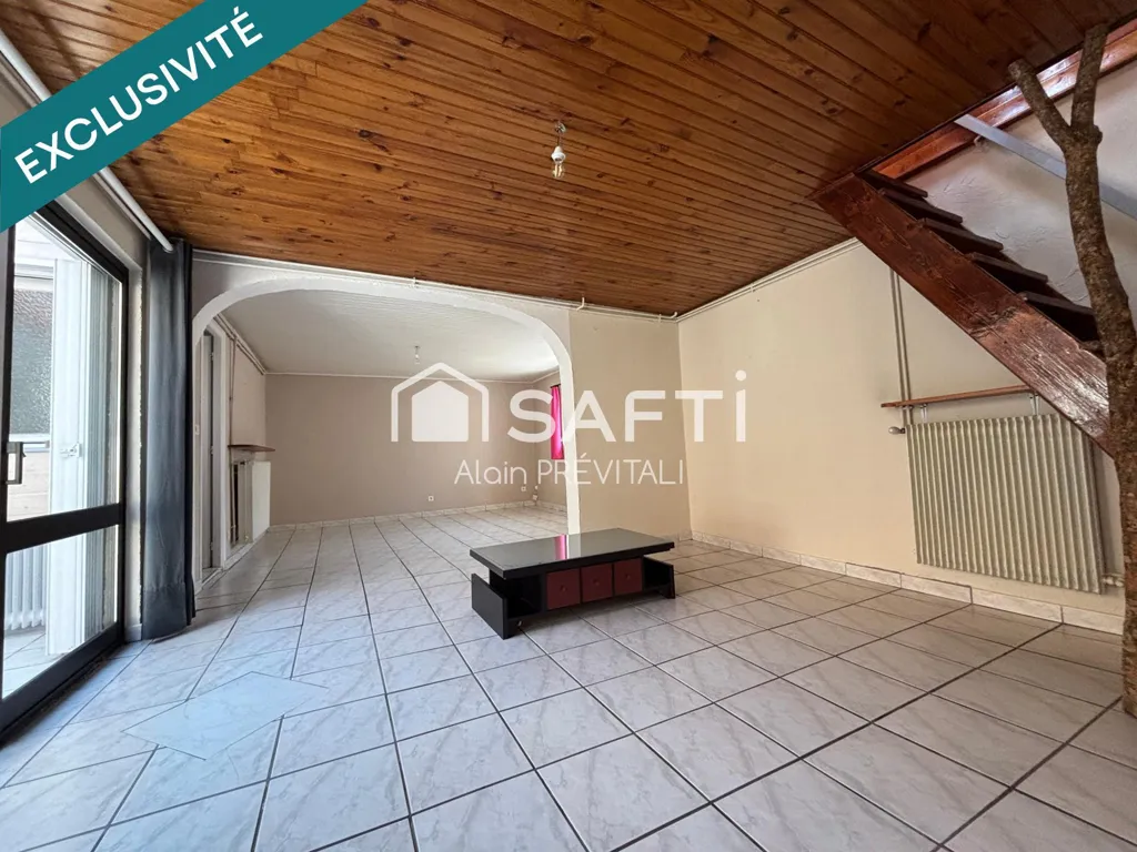 Soggiorno - House with Garden in Oyonnax