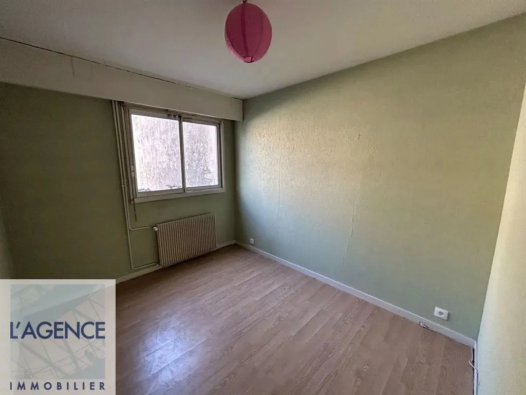 Rooms - T3 Flat for Renovation in Moissons
