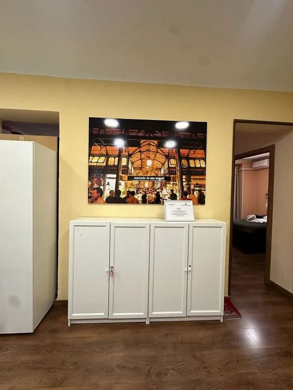 Esik - 7-Bedroom Flat with Terrace in Madrid Centre