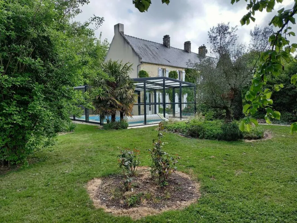 Jardin - Maison Ancienne avec Piscine à Rots