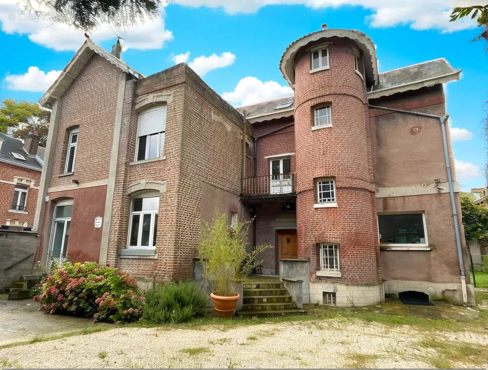 Exterior - Charming Townhouse near Champs-Élysées, Saint-Quentin
