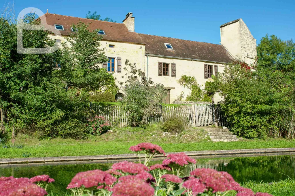 Extérieur - Domaine en Pierre avec Bassin à Gourdon