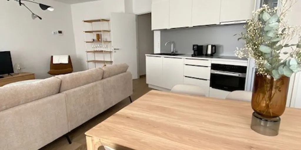 Soggiorno - Furnished Apartment with Large Windows in Evere