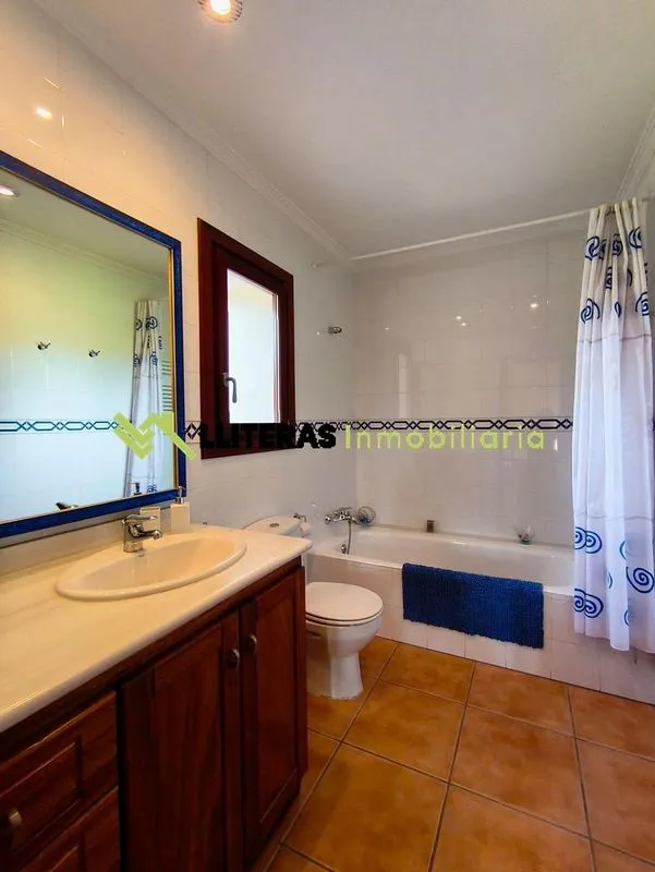 Salles de bain - Rustic House with Pool near Inca