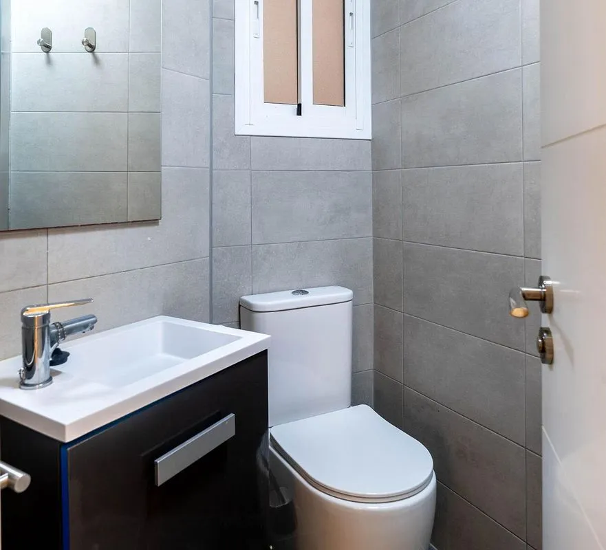 Vannitoad - 3-Bed Flat with Balcony in Ensanche Centro