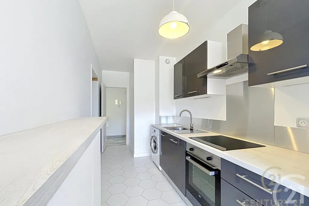 Cuisine - Appartement Traversant avec Terrasse au Centre d'Antibes