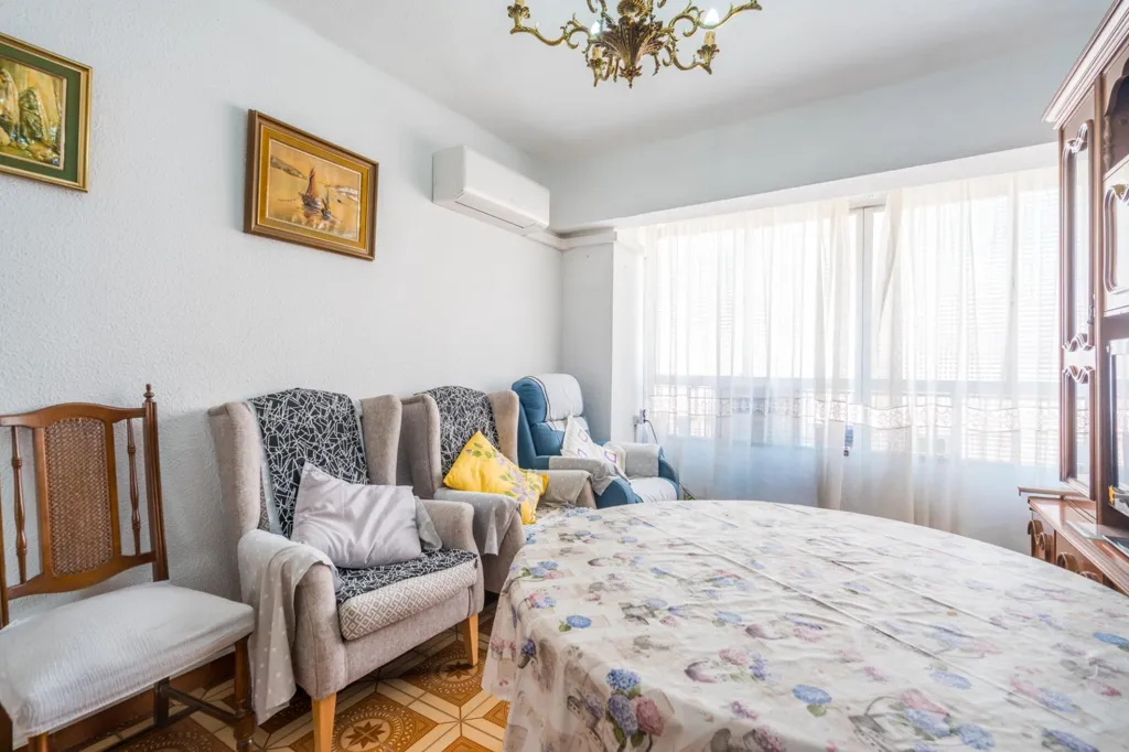 Salle à manger - Apartment with Pool in Els Orriols, Valencia