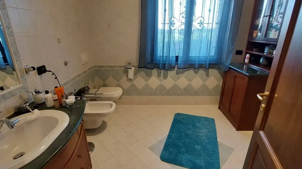 Salles de bain - Villa with Garden and Pool in San Benigno Canavese