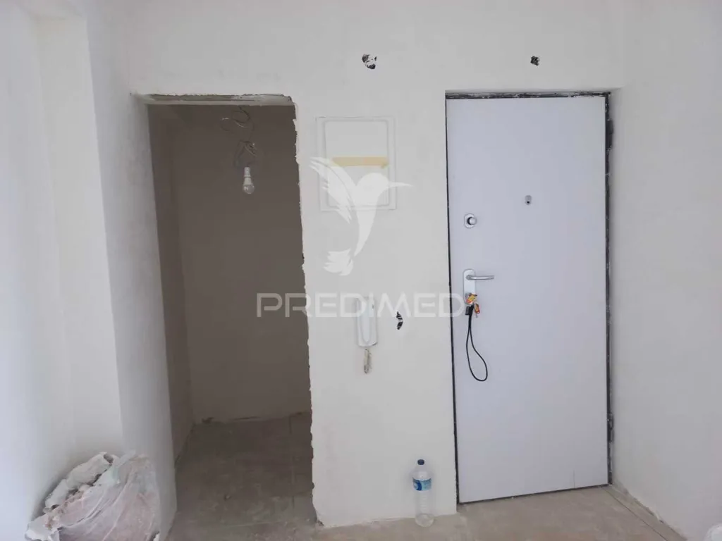 Pièces - Renovated T2 Apartment with Two Frontages in Carregado