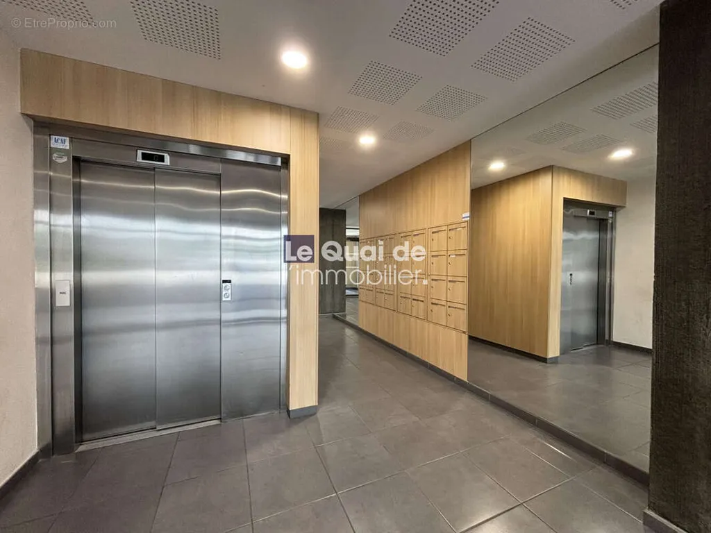 Hallway - T3 Apartment with Terrace in Echirolles