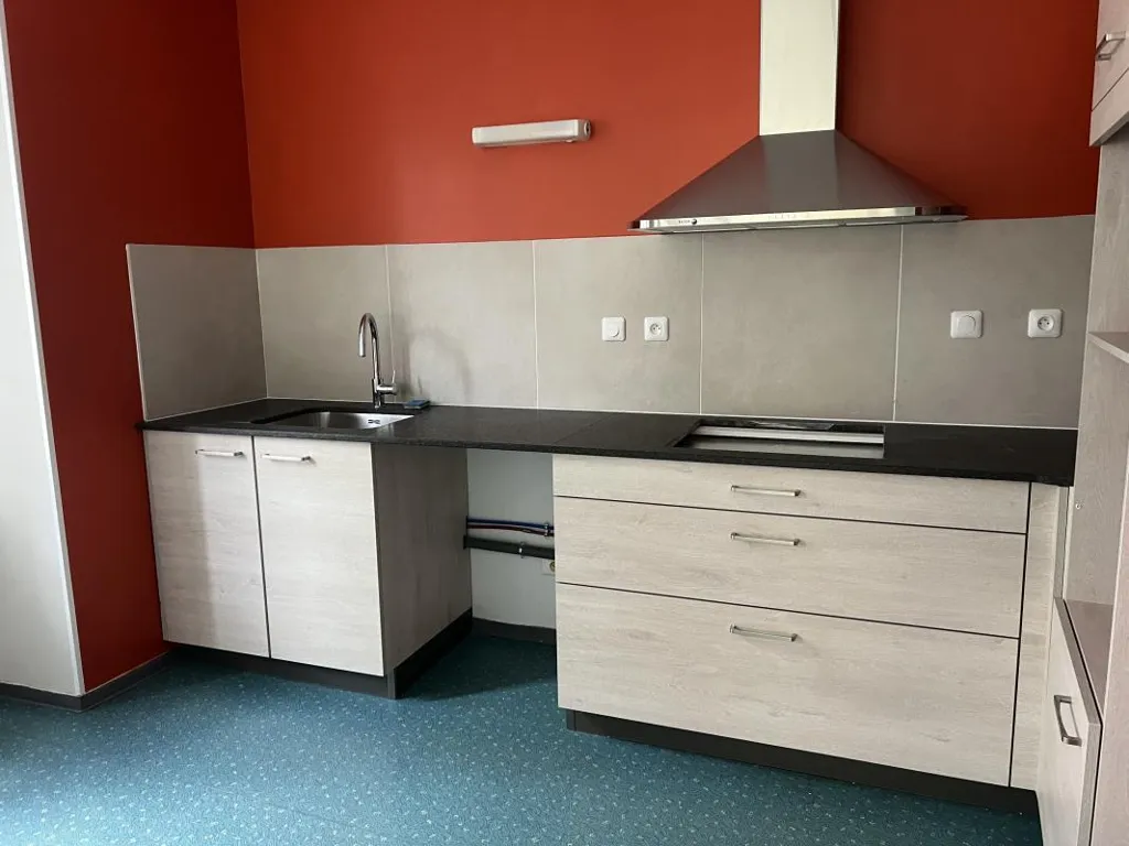 Cuisine - Appartement Ensoleillé avec Ascenseur en Centre-Ville