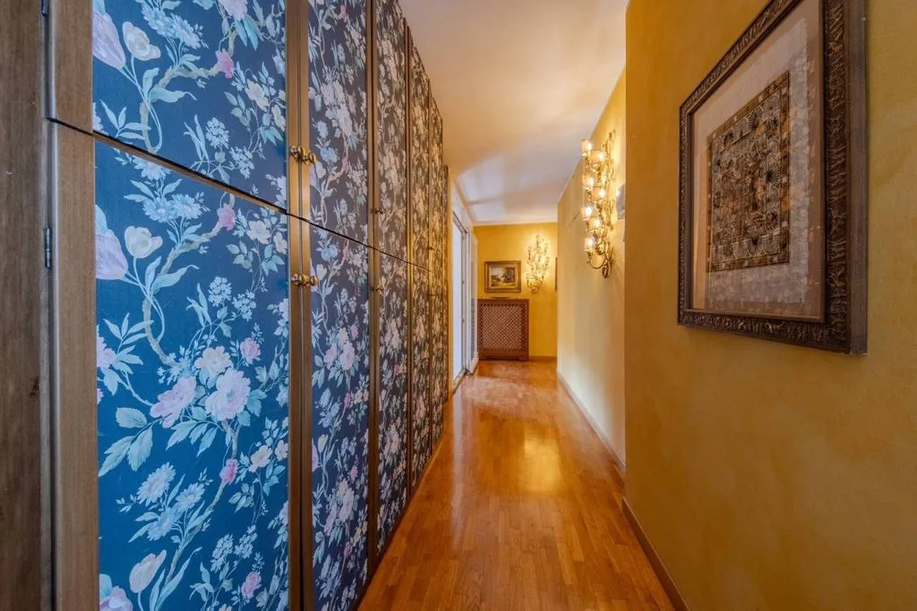 Esik - Luxury Penthouse with 4-Directional Views in Conegliano