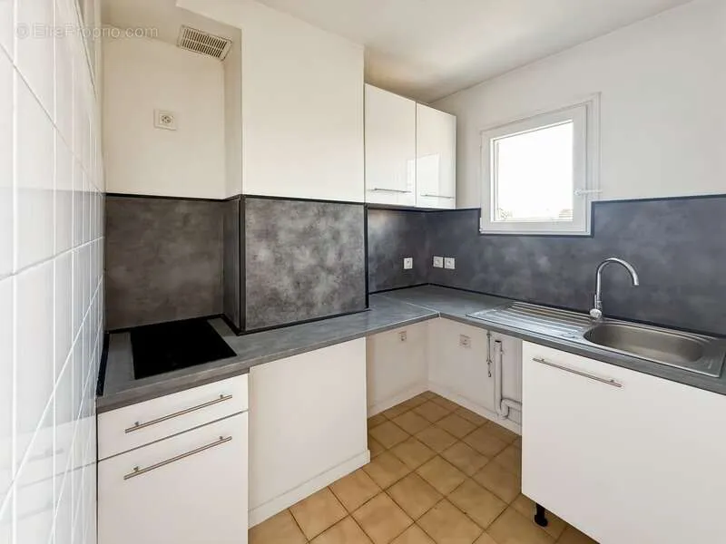 Cucina - Charming T1 Bis with Courtyard View in Bordeaux