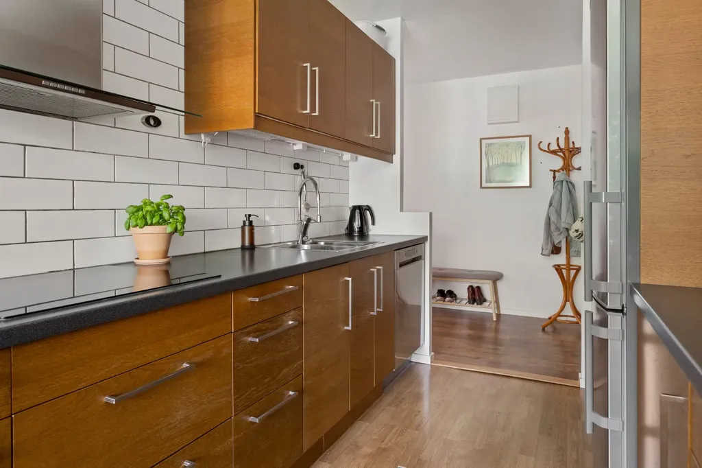 Köök - Spacious 2-Bedroom Apartment with Balcony in Kungsbacka