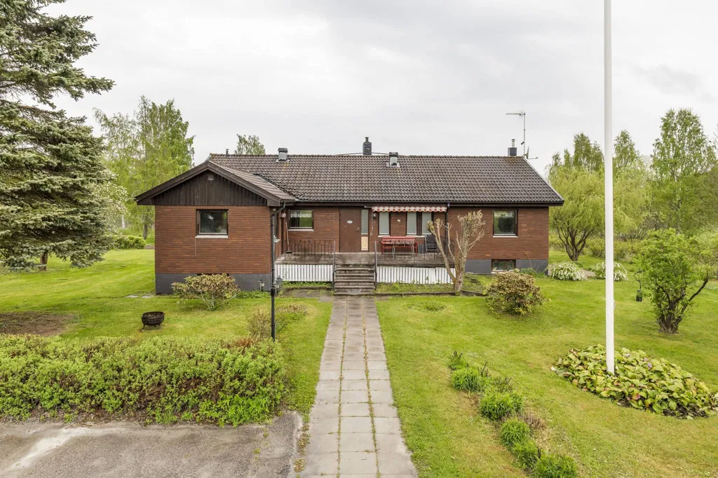Välivaade - 1-Storey Villa with Garden in Lantlig Setting
