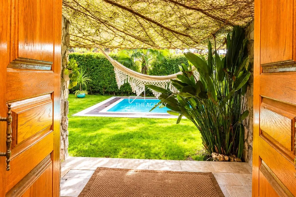 Pool - Luxury Villa with Pool in Charneca de Caparica