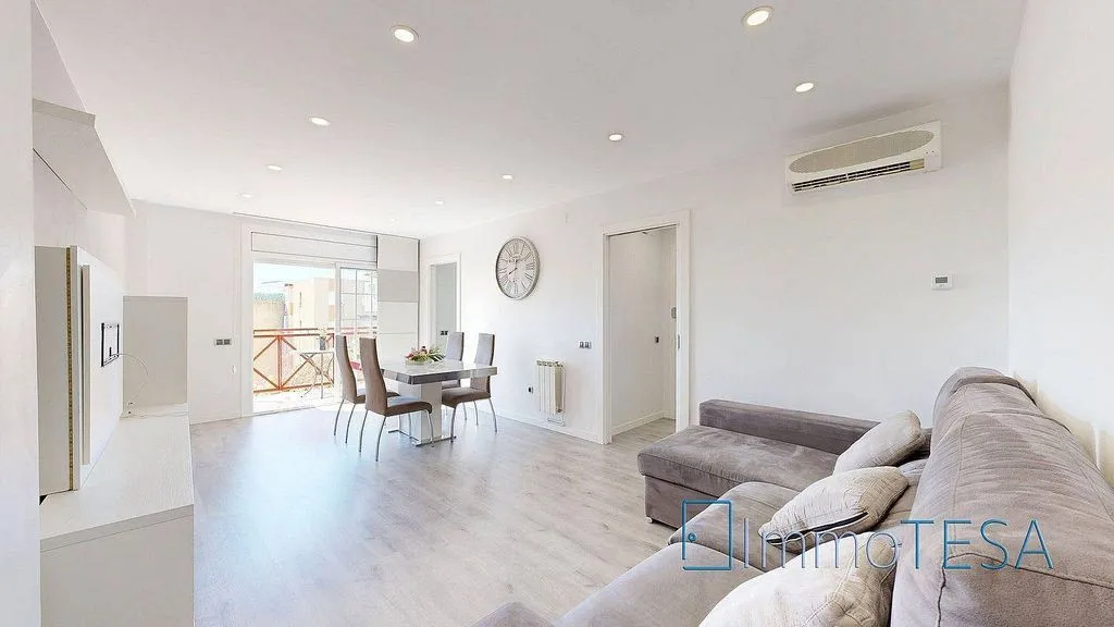 Séjour - Apartment with Balcony in Parc d’Europa