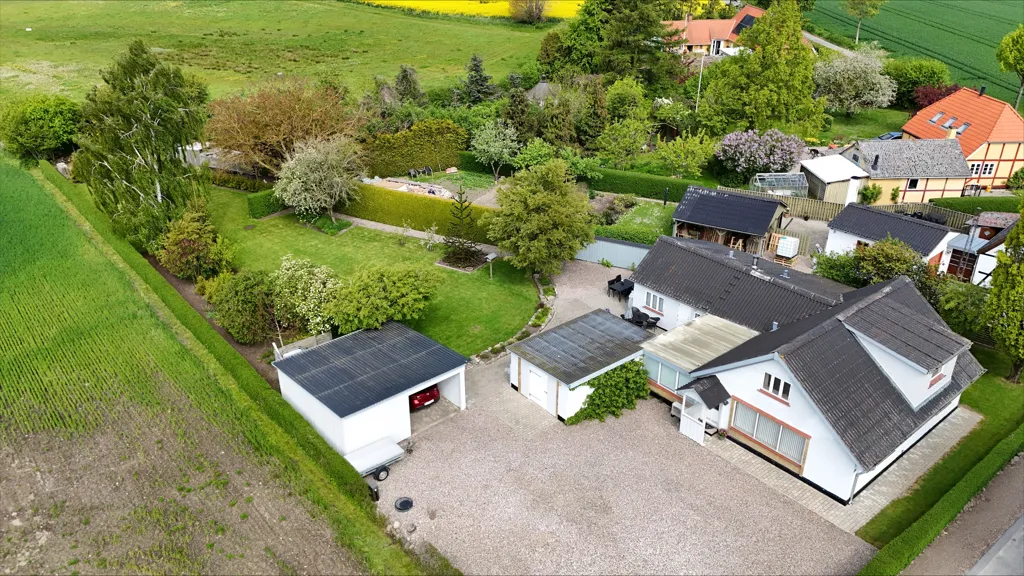 Vue aérienne - Villa with Workshop near Gudme
