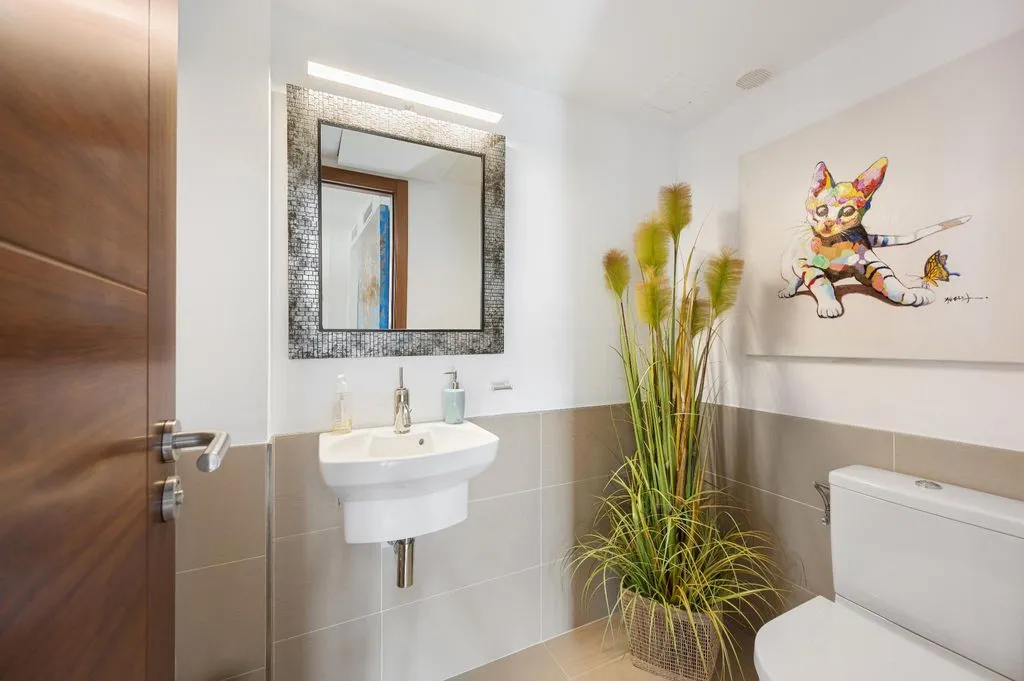 Bathrooms - Luxury Ground Floor Flat with Garden in Camp de Mar