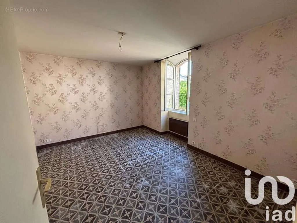 Toad - Duplex Apartments with Parking in Deols
