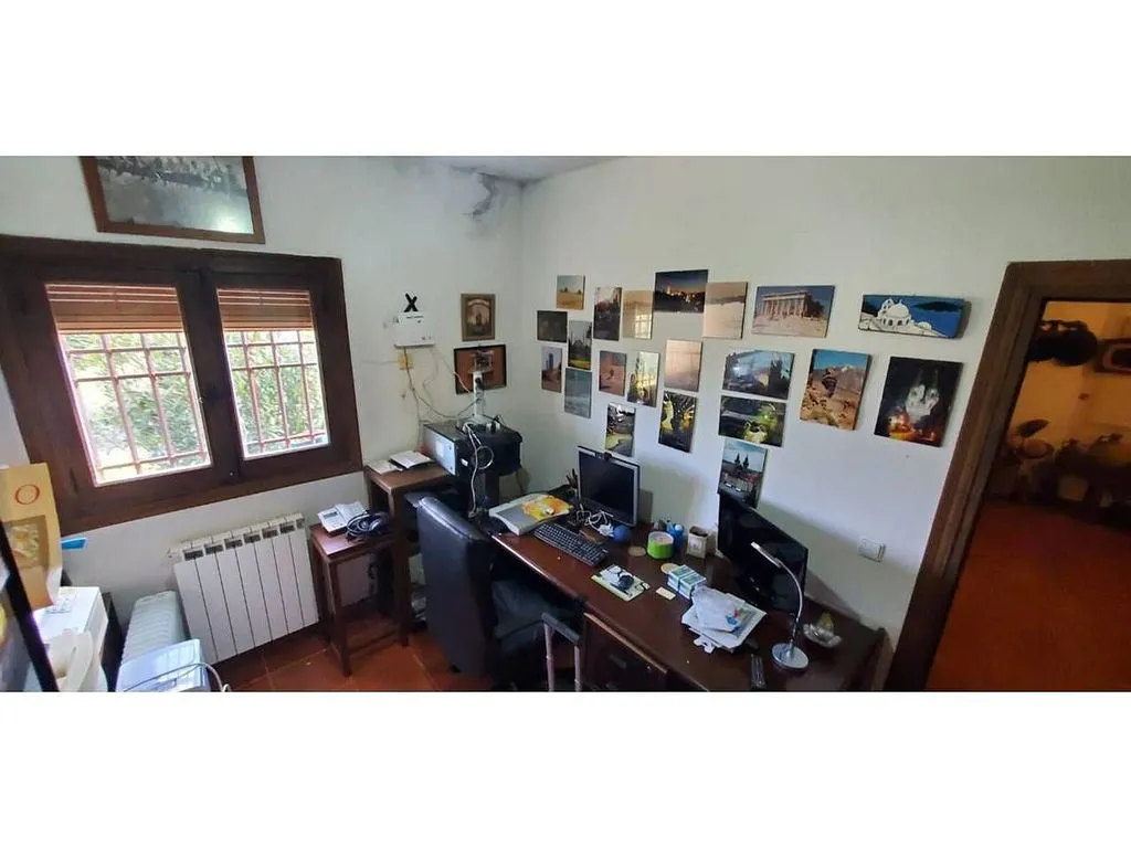 Bureau - Rustic House with Large Garden in Camarenilla