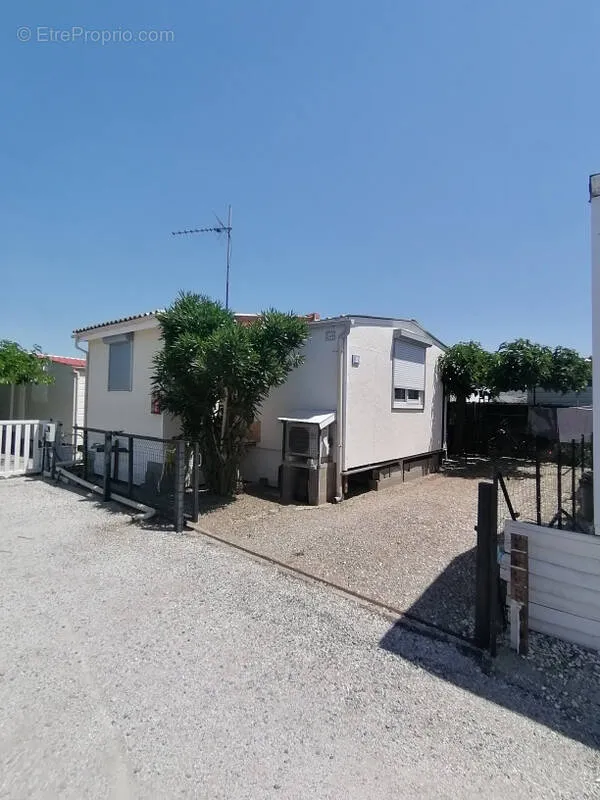 Välivaade - Camping Plot with Chalet in Sigean