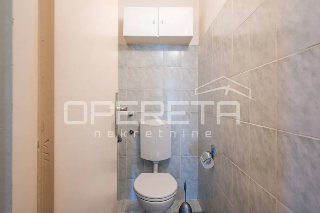 Vannitoad - Three-bedroom Apartment with Central Heating in Zagreb
