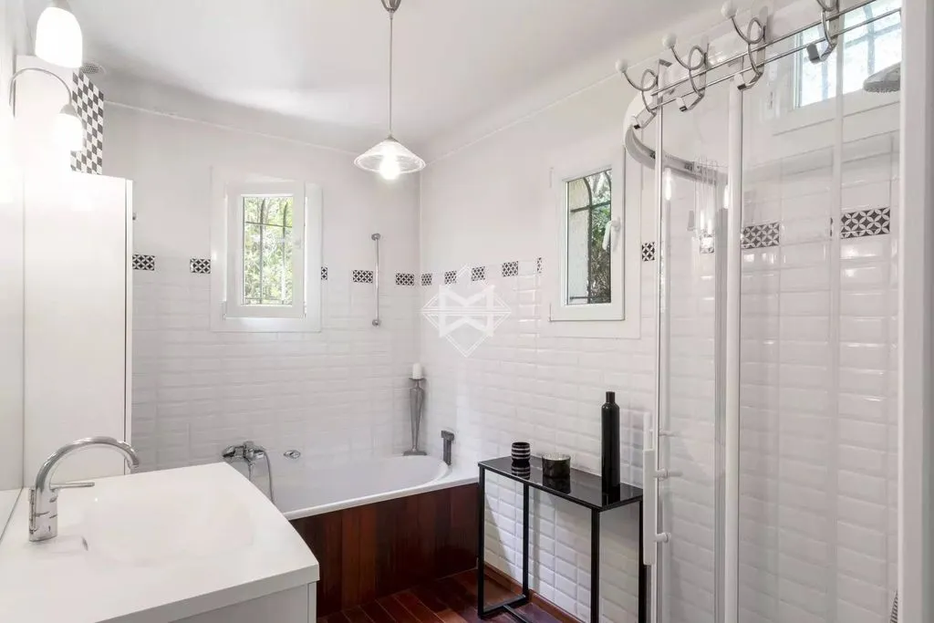 Salles de bain - Villa Luxueuse avec Jardin à Mougins