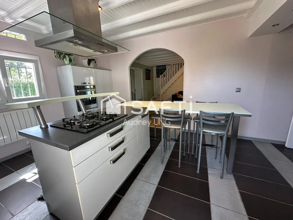 Cuisine - Maison Familiale avec Piscine dans un Environnement Calme