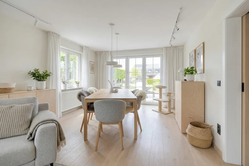 Salle à manger - Half-ouverte Bébouwée avec Jardin à Kuringen