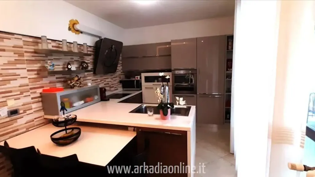 Köök - Two-Level Apartment with Terrace in Piacenza