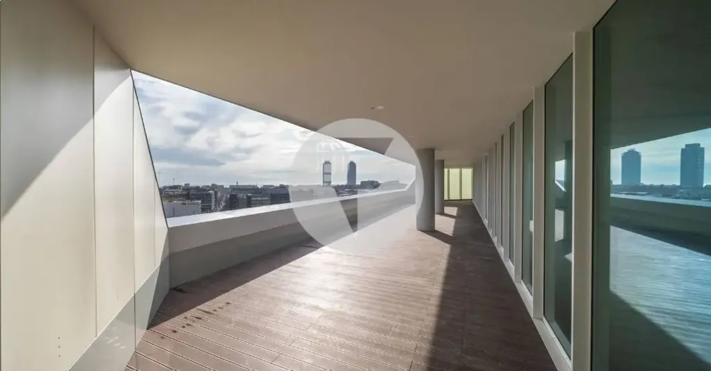 Terrasse - Premium Office Building with Panoramic Views in Barcelona