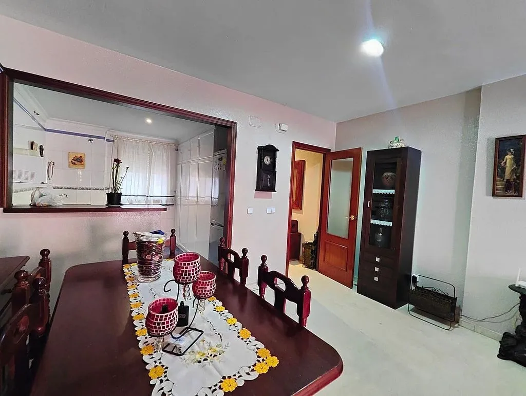 Salle à manger - Apartment with Balcony in Los Palacios