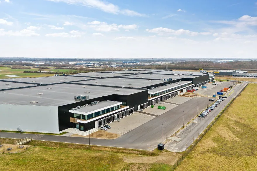 Välivaade - High-Roofed Warehouse with Office Space in Fredericia