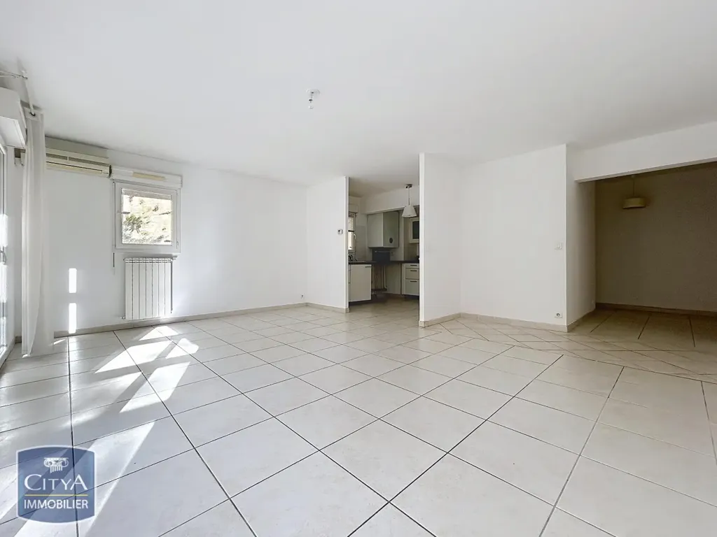 Toad - Ground Floor Apartment with Terrace in Nîmes