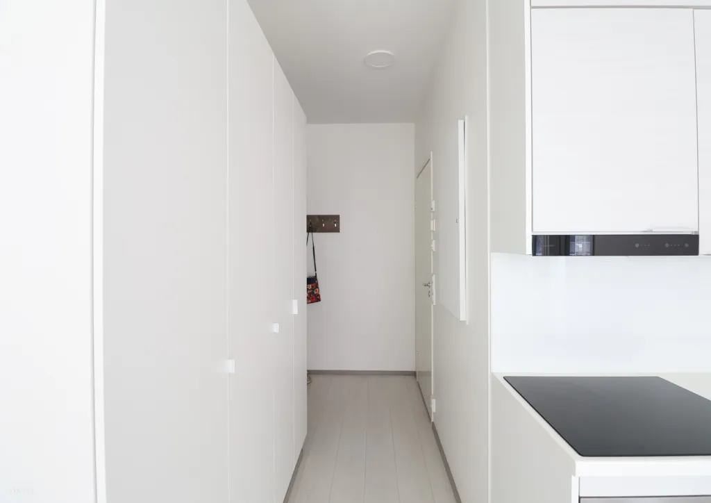Köök - Modern Flat with Balcony in Kaivoksela, Vantaa
