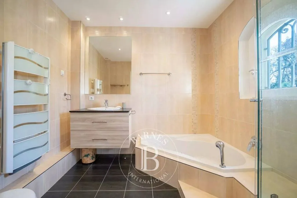 Vannitoad - Luxury Villa with Pool in Valbonne