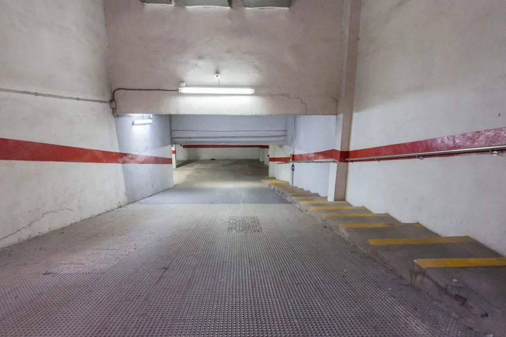 Garaaž - Luxury Flat with Balcony in Murcia Centre