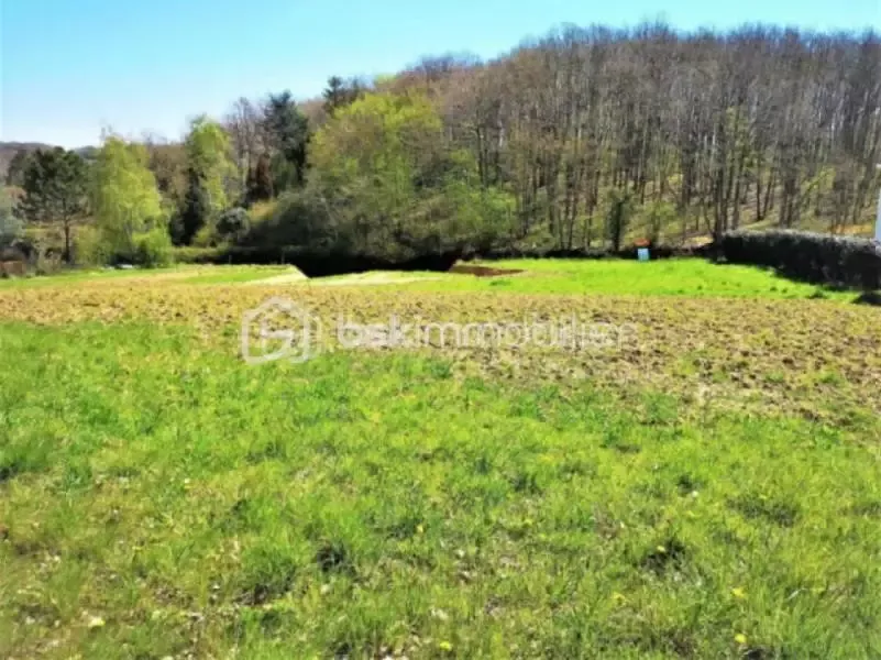 Aed - Constructible Plot with Forest View near Épernon